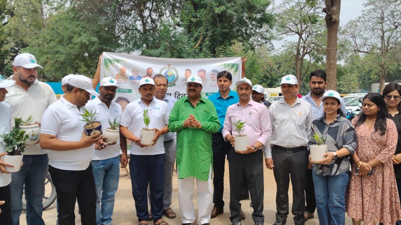 हरियाणा पर्यावरण आयोग द्वारा विश्व पर्यावरण दिवस पर “एक पौधा देश के नाम” अभियान के तहत 350 प्लांटर वितरित